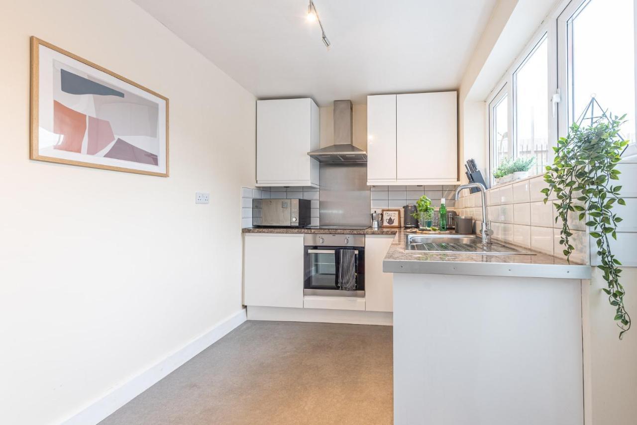 3 Bedroom Home Sleeps 5 Close To Chester City Centre Welcomes Couples, Small Groups, Families And Contractors Eksteriør bilde