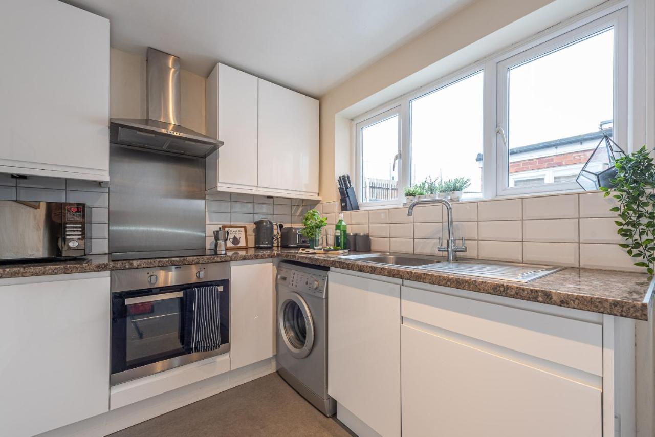 3 Bedroom Home Sleeps 5 Close To Chester City Centre Welcomes Couples, Small Groups, Families And Contractors Eksteriør bilde