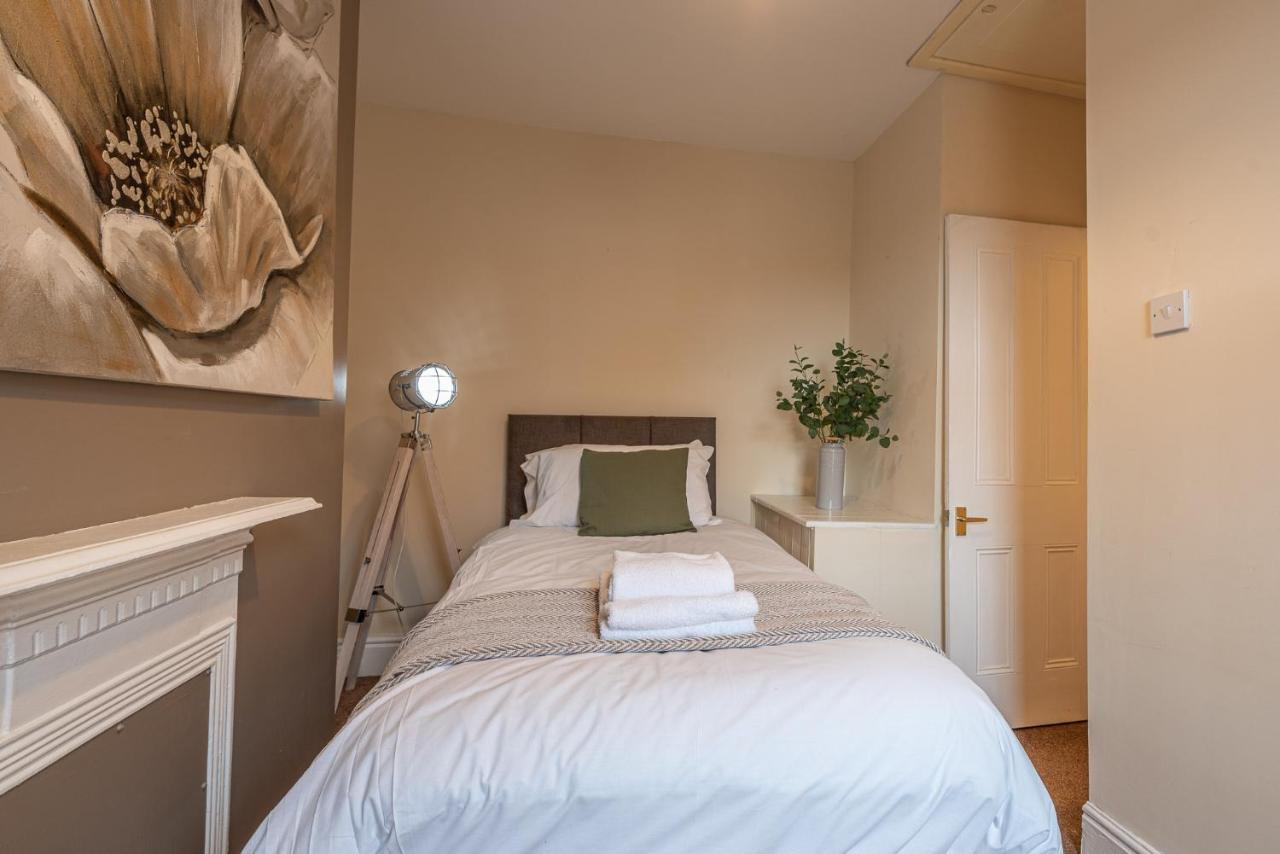 3 Bedroom Home Sleeps 5 Close To Chester City Centre Welcomes Couples, Small Groups, Families And Contractors Eksteriør bilde