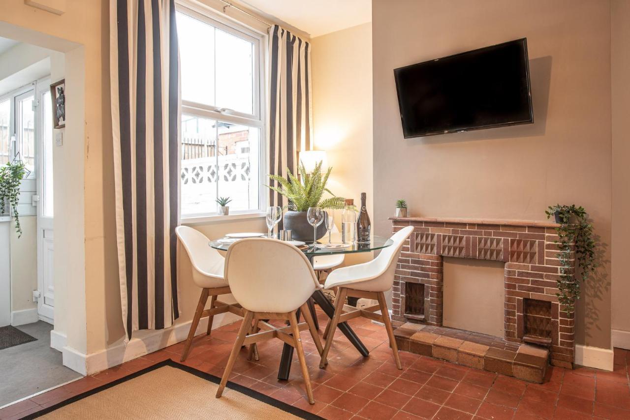 3 Bedroom Home Sleeps 5 Close To Chester City Centre Welcomes Couples, Small Groups, Families And Contractors Eksteriør bilde