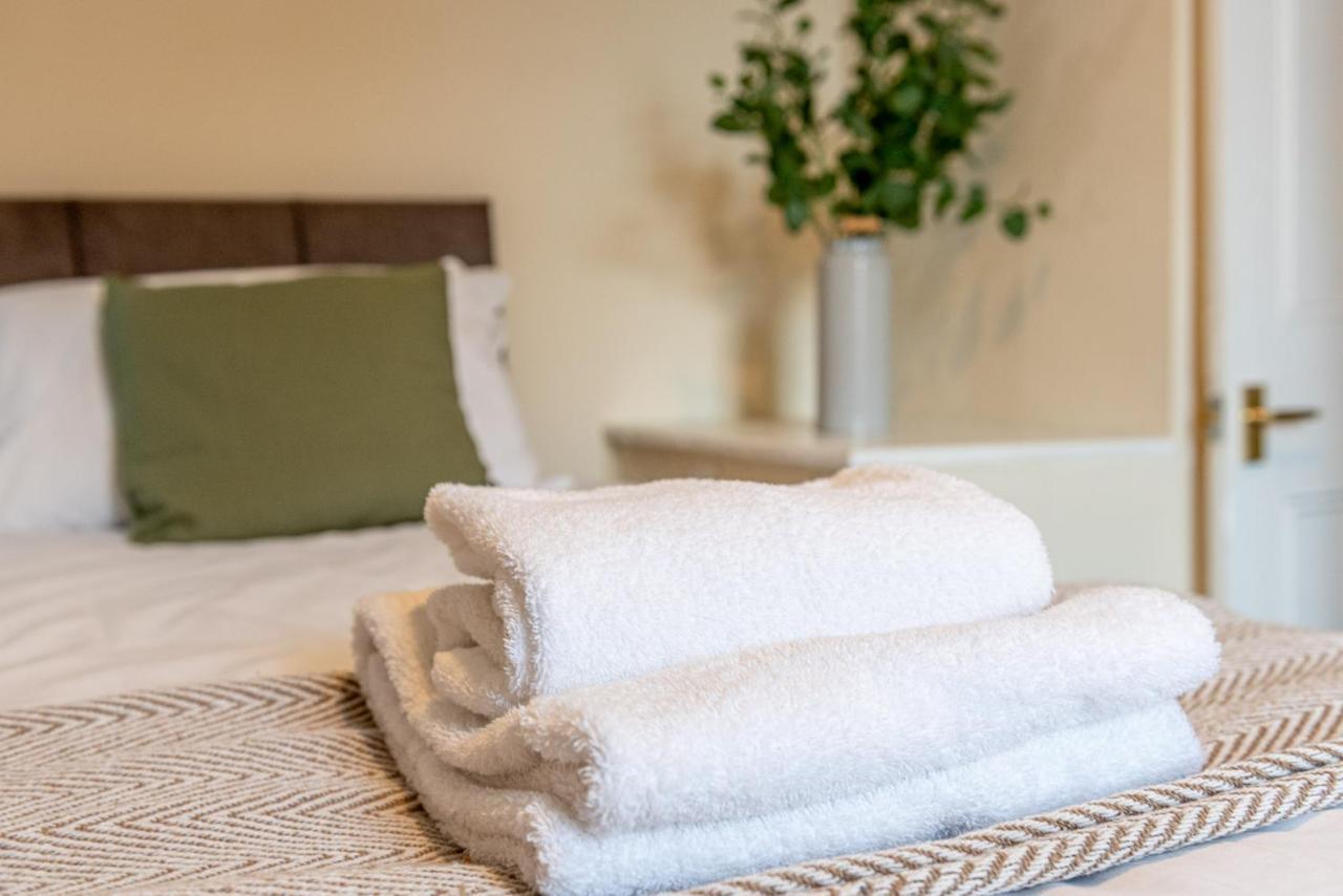 3 Bedroom Home Sleeps 5 Close To Chester City Centre Welcomes Couples, Small Groups, Families And Contractors Eksteriør bilde