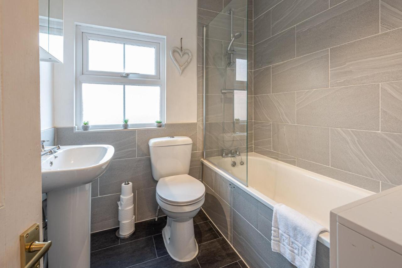 3 Bedroom Home Sleeps 5 Close To Chester City Centre Welcomes Couples, Small Groups, Families And Contractors Eksteriør bilde