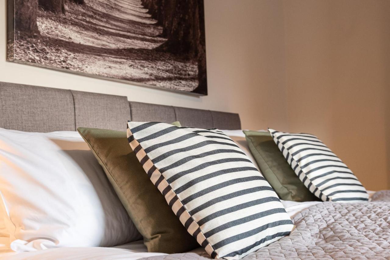 3 Bedroom Home Sleeps 5 Close To Chester City Centre Welcomes Couples, Small Groups, Families And Contractors Eksteriør bilde