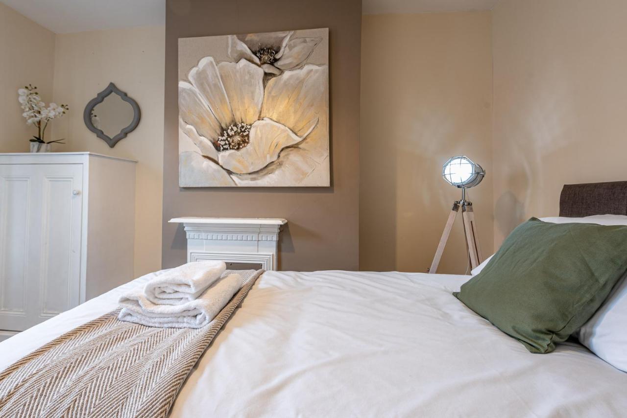 3 Bedroom Home Sleeps 5 Close To Chester City Centre Welcomes Couples, Small Groups, Families And Contractors Eksteriør bilde